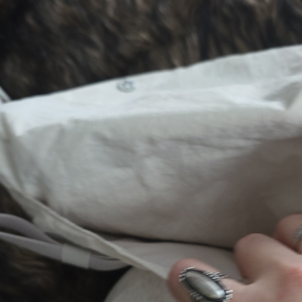 Lululemon Athletica Cream Crossbody Bag - Picture 5 of 8